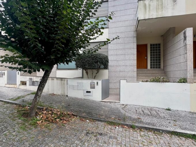 Moradia em Astromil 1